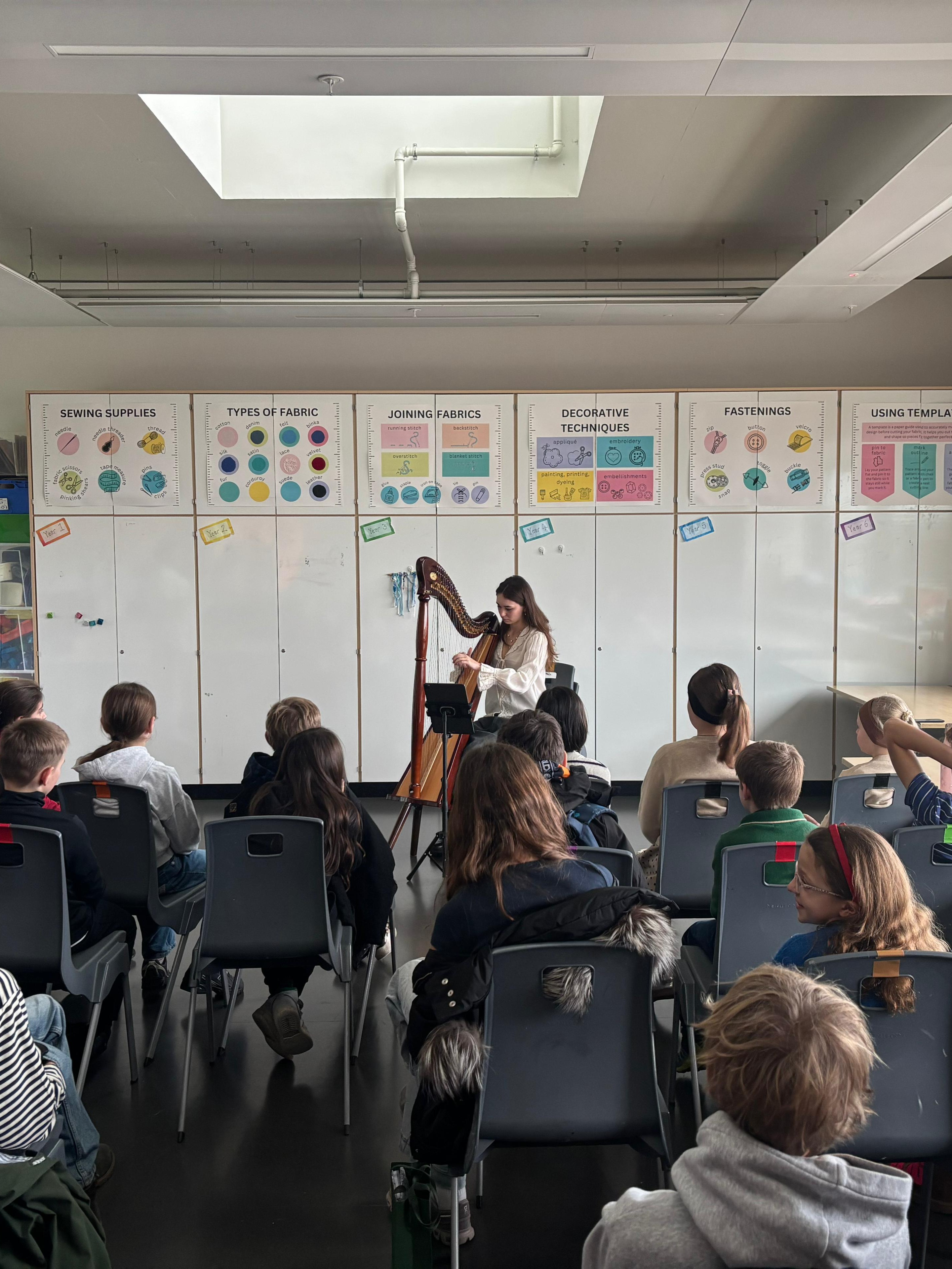 Sabrina Savenkova teaching a harp student